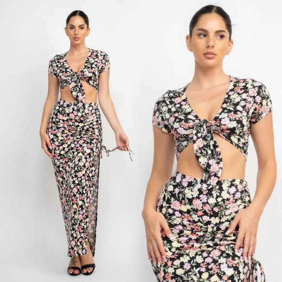 Dresses & Skirts - Floral print two piece crop top and skirt set
